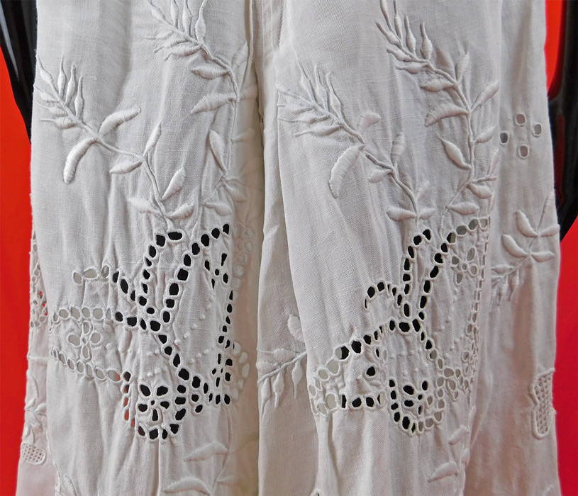 Vintage White Linen Embroidered Eyelet Drawn Cutwork Floral Butterfly Shift Dress
It is in excellent condition. This is truly a beautiful piece of custom hand made wearable art! 