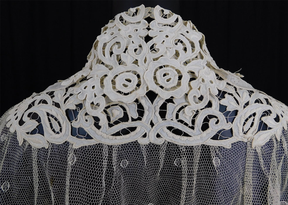 Victorian Cream Embroidered Net Tape Lace Shawl Collar Cloak Cape Pelerine
The cape measures 27 inches long in the front, 20 inches long in the back, with a 38 inch chest and is 17 inches wide across the back.