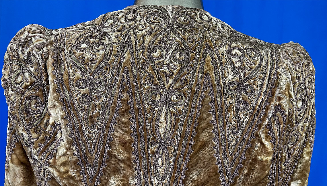 Victorian Gold Velvet Embroidered Soutache Passementerie Trim Dolman Mantle Cape
This is truly a wonderful piece of antique Victoriana wearable art.