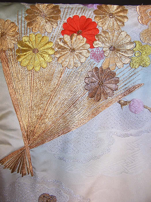 Japanese Gold Floral Fan Embroidered Uchikake Wedding Kimono Close up.