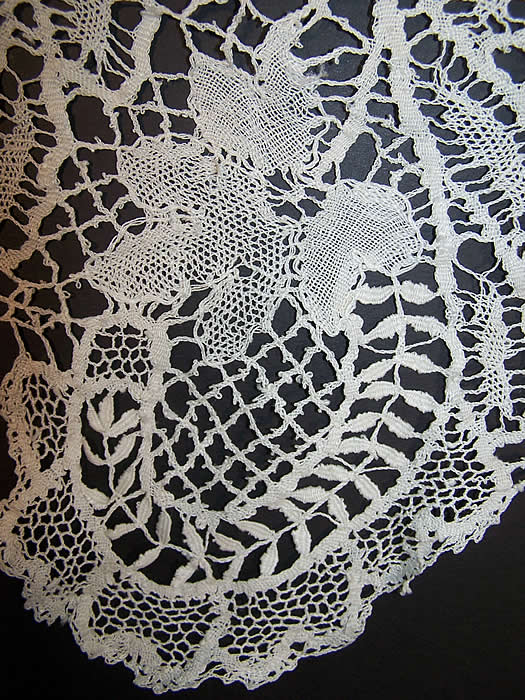 Victorian White Beds Maltese Bobbin Lace Collar Capelet  Close up.