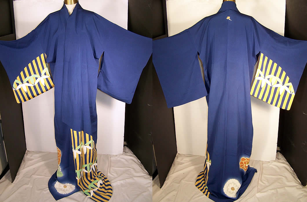 Japanese Geisha Blue Kiri Mon Silk Screen Kimono   Front view.