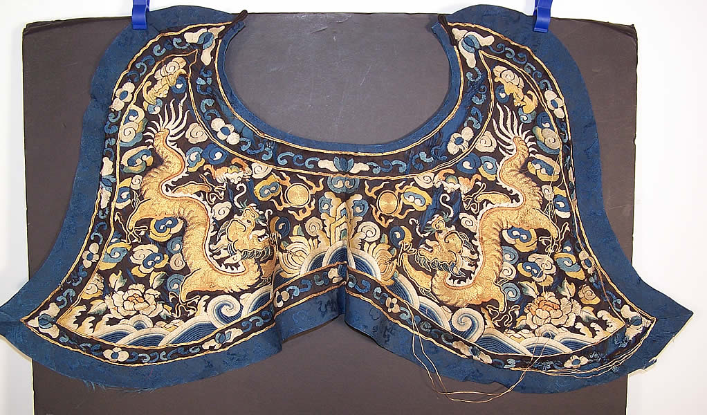 Chinese Dragon Gold Embroidered Piling Court Collar Close up.
