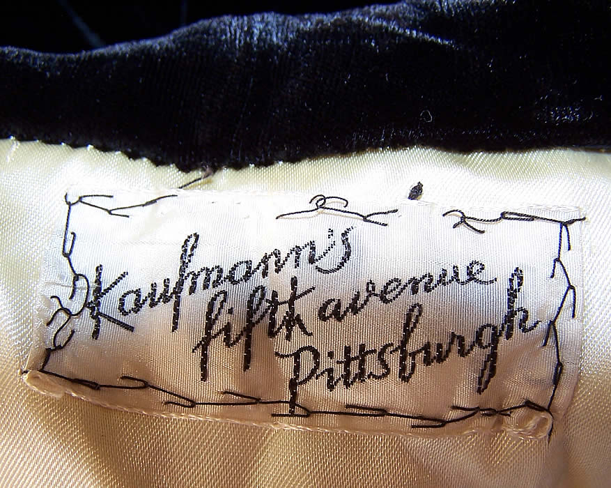 Vintage Black Velvet White Ermine Fur Hooded Evening Opera Coat label close up
