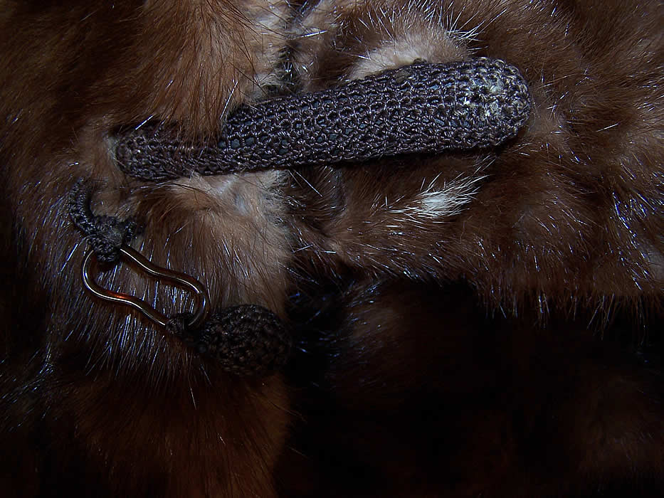 Vintage Mahogany Brown Stone Marten Mink Fur Stole Shawl Wrap Boa Cape close up.