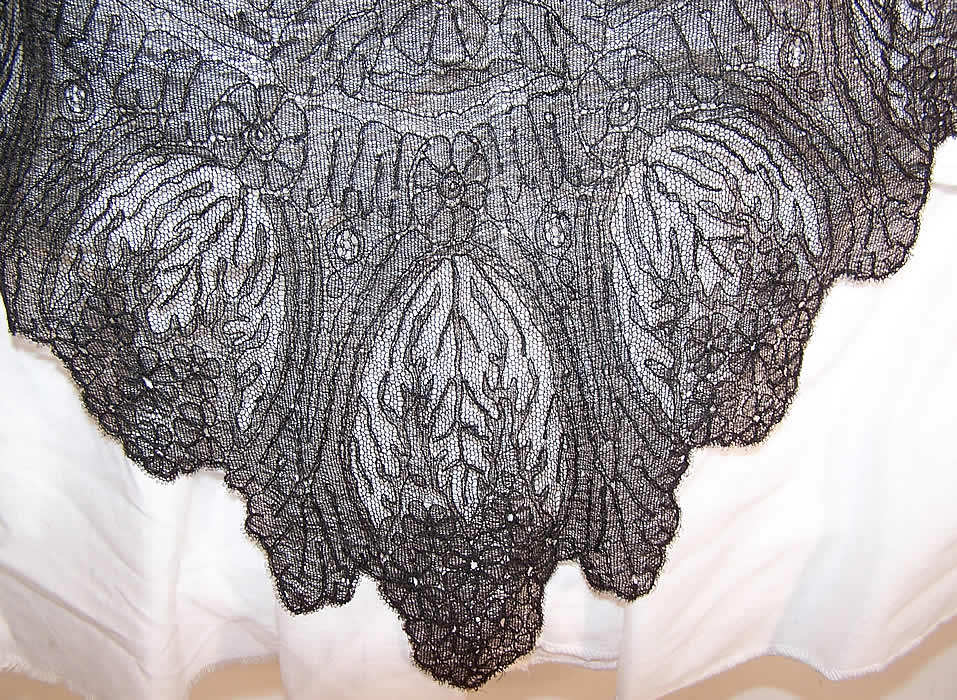  Victorian Civil War Antique Black Chantilly Lace Mantilla Shawl close up.