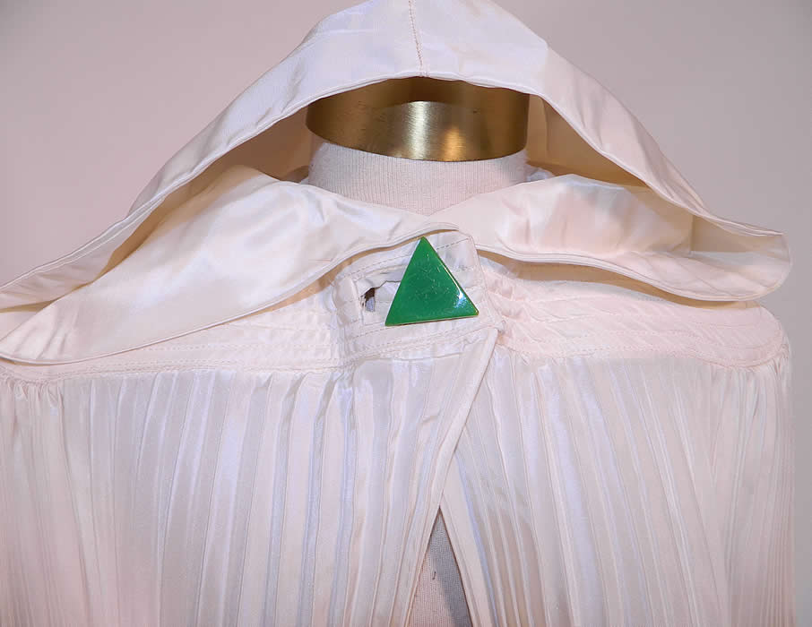Vintage Art Deco White Pleated Taffeta Hooded Opera Cloak Cape