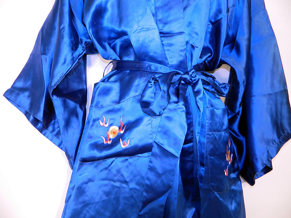 Vintage Peacock Blue Silk Hand Embroidered Chinese Dragon Pajamas Robe Pants
This sensational two piece pajamas lounging set has a mid length short robe, with embroidered front patch pockets, long full sleeves and a belted tie sash closure. The robe measures 36 inches long, with a 40 inch chest. 