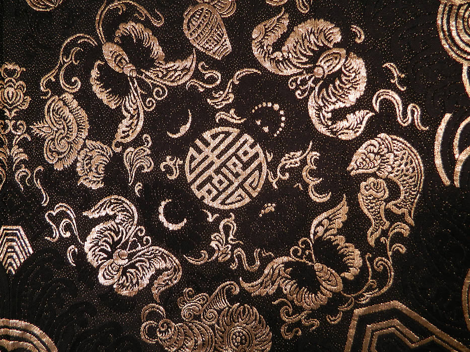 Vintage Black Silk Gold Lam&eacute; Lame Chinese Style Flapper Piano Shawl
It is made of a black silk fabric, with gold metallic lam&eacute; threads woven into the fabric creating a reversible damask brocade pattern. 