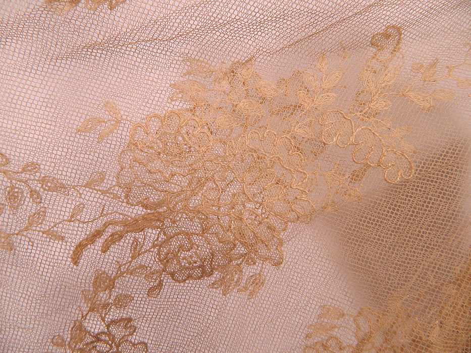 Vintage Cream Silk Embroidered Piano Shawl Fringe Lace Trim Flapper Wedding Dress
The dress measures 47 inches long, with 44 inch hips, a 40 inch waist and 42 inch bust. 