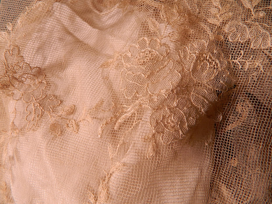 Vintage Cream Silk Embroidered Piano Shawl Fringe Lace Trim Flapper Wedding Dress
This is truly a wonderful piece of wearable antique textile art! 