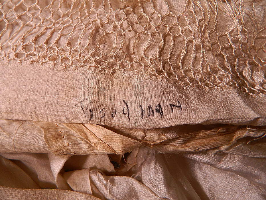 Vintage Cream Silk Embroidered Piano Shawl Fringe Lace Trim Flapper Wedding Dress
It is in good condition, but has not been cleaned, with small faint stains on the top and a name written inside the back neck in black ink (see close-up). 