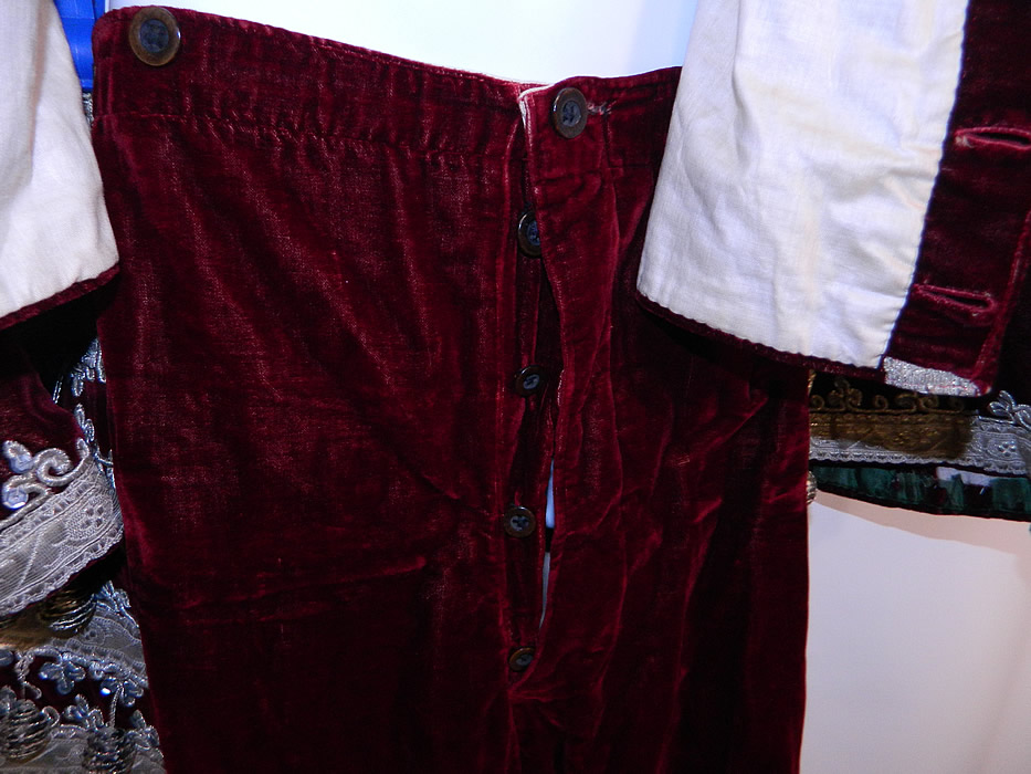 Vintage Spanish Matador Bullfighter Bolero Jacket Knickers Red Velvet Costume
It is in good condition, with only the green silk lining frayed and missing inside the jacket. 