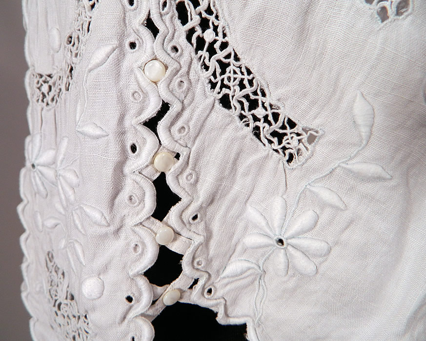 Edwardian White Linen Eyelet Embroidered Drawn Cut Work Lace Blouse Vest Top
It is made of a white linen fabric, with white raised padded satin stitch hand embroidery work, eyelet drawn cut work, lace inserts and scalloped trim edging.