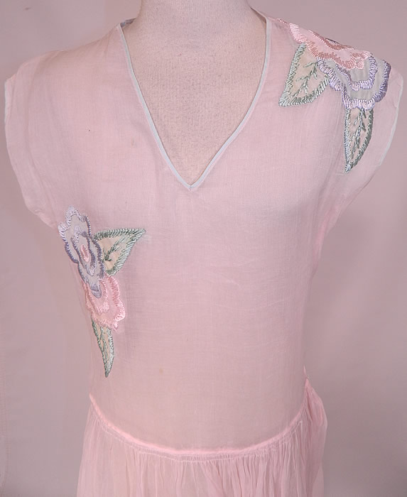 Vintage Pastel Pink & Blue Organdy Floral Embroidered Applique Sheer Party Dress
This gorgeous garden party dress is a long floor length with a pleated gathered skirt waistband, V front neckline, short cap sleeves, side snaps closures and is sheer,totally unlined.