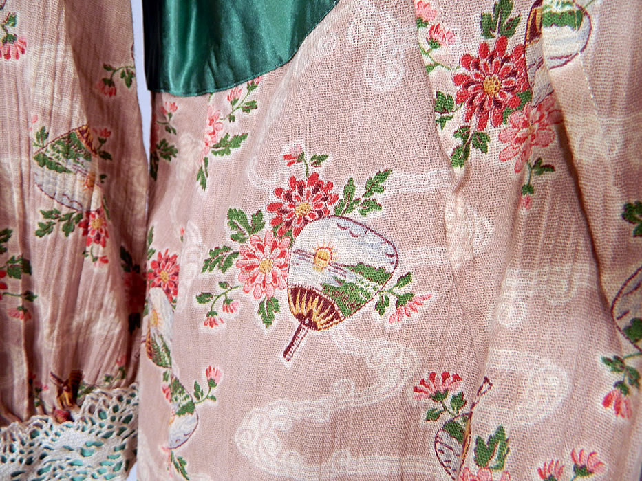 Edwardian Art Nouveau Japanese Floral Fan Print Dressing Gown Robe & Bed Cap Bonnet
The bonnet measures 30 inches in circumference, with loose elastic gathering around the bottom. They are both in good condition. This is truly a wonderful piece of wearable textile art! 
