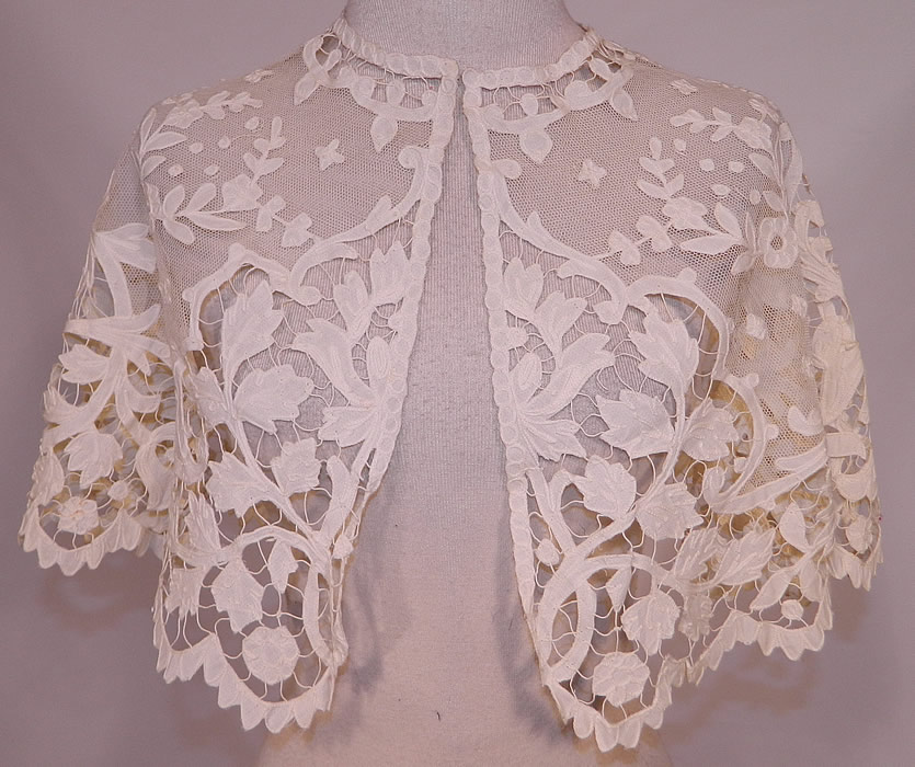 Victorian Antique Applique Cream Net Battenburg Tape Lace Pelerine Shawl Collar Cape
This antique Victorian era cream appliqu&eacute; net battenburg tape lace pelerine shawl collar cape dates from 1900. 