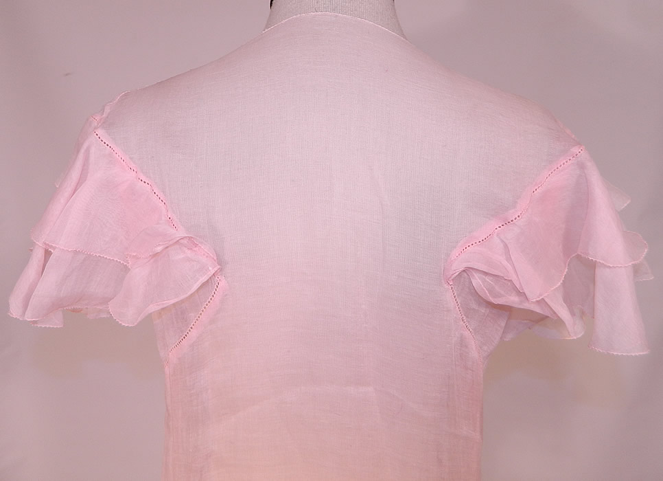 Vintage Pink Pastel Pink Organdy White Embroidered Star Applique Party Dress
It is in good condition, with only two tiny frays on the front neckline. This is truly a wonderful piece of wearable art! 