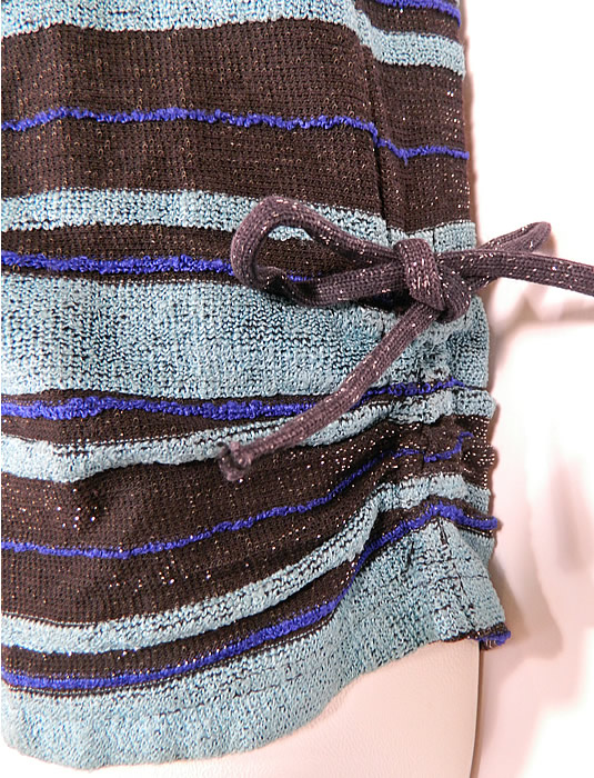 Vintage Web Foot Pinup Black & Turquoise Blue Striped Silver Glitter Knit Swimsuit
This sexy pinup bombshell bathing suit swimsuit has an adjustable neck tie strap halter top, with a sweetheart neckline, drawstring side gathering on the bottom shorts, a zipper back closure and stays, boning, built in shelf bra lining sewn inside. 