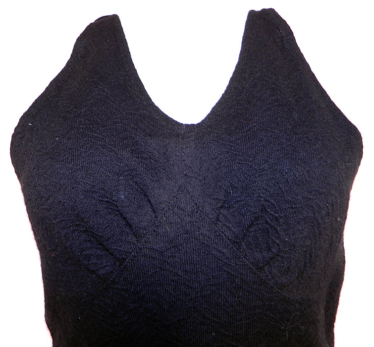 Vintage Jantzen Women's Black Wool Knit Onepiece Swimsuit Size 38
This women's one piece style swimsuit has a bias cut top, with V front neckline, shoulder straps, an adjustable tie back neck, backless, with a skirted bottom and attached shorts underneath. 