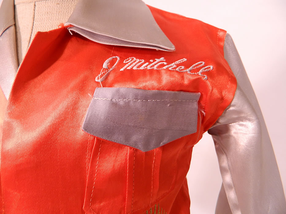 Vintage WWII Japan Souvenir Tour Jacket Child's Shirt Satin Embroidered Map
It is made of a red and silvery gray color satin fabric, with colorful embroidered dragons on the front and a map of Japan, Mount Fuji on the back.
