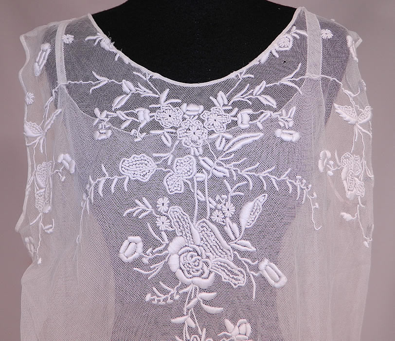 Vintage White Tulle Net Embroidered French Knot Lace Drop Waist Dress
It is made of a white sheer tulle net lace fabric with raised padded satin stitch, French knot embroidery whitework done in a beautiful lush floral vine leaf pattern. 