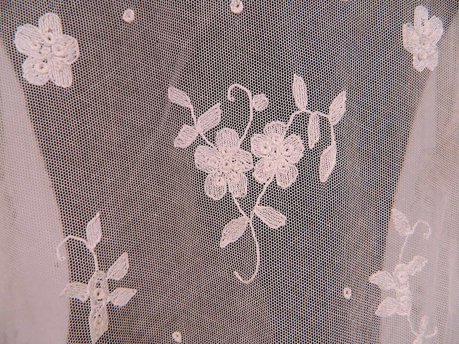 Vintage White Tambour Embroidery Lace Sheer Silk Tulle Net Drop Waist Dress
It is in excellent condition. 