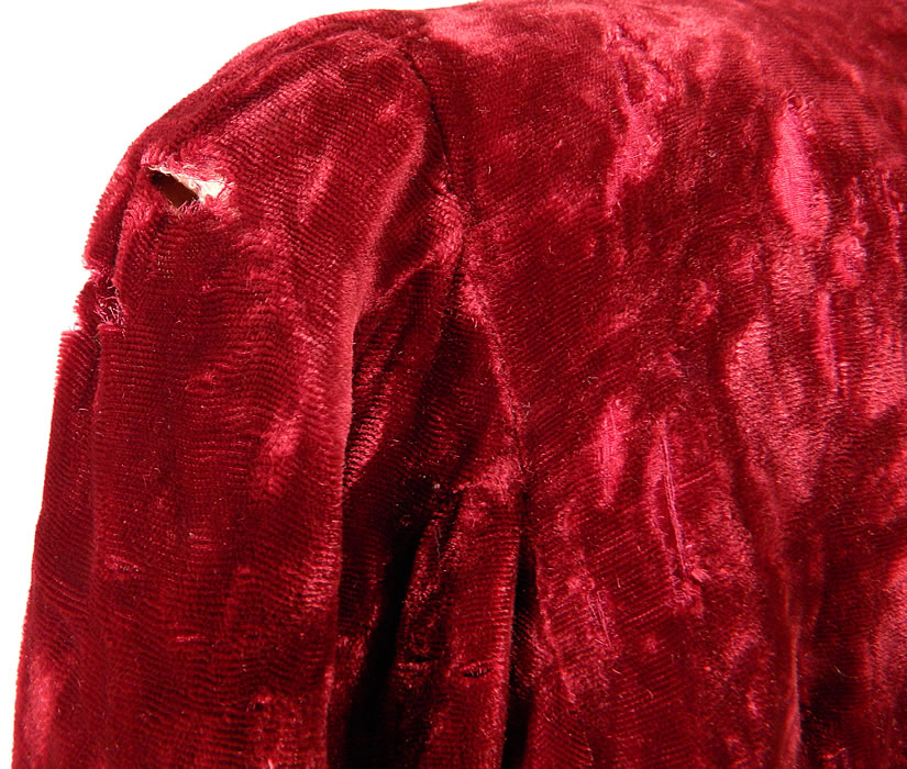 Vintage Peasant Art Importing Co NY Label Red Velvet Embroidered Boho Jacket
It is in as-is fair condition, with several small split frays in the fabric on the back shoulder, sleeve and front opening (see close-ups). Great for design, study or pattern. This is truly a wonderful piece of wearable bohemian peasant textile folk art! 