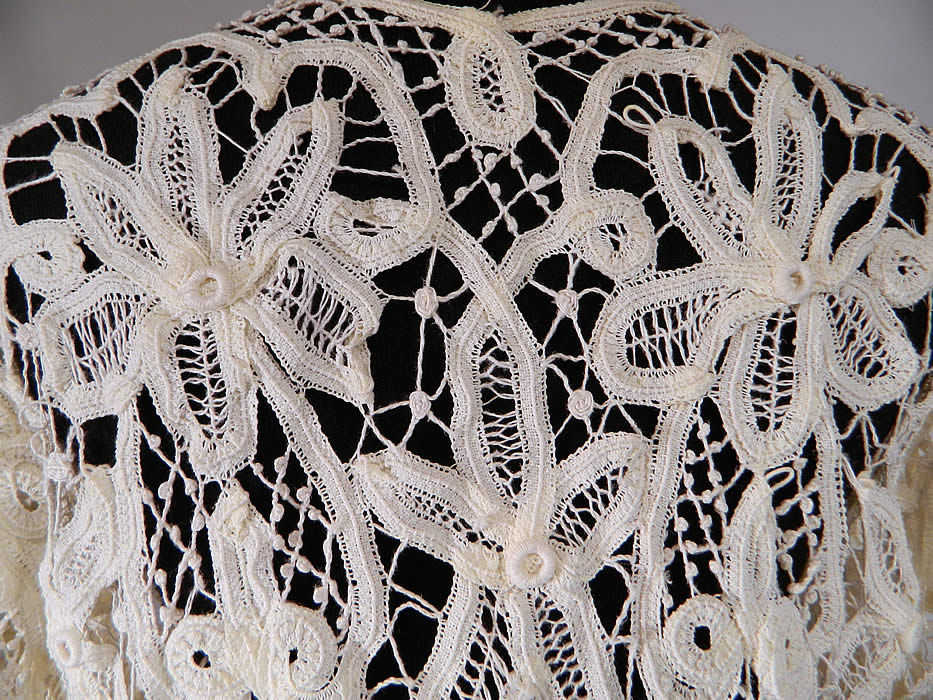 Edwardian Antique Cream Battenburg Crochet Tape Lace Coat Jacket
It is in good condition, with only a few small breaks in the connecting brides. This is truly an amazing, exceptional, quality made piece of wearable antique lace art! 