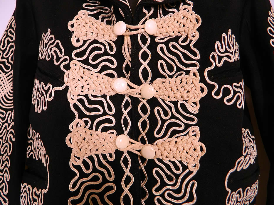 Vintage Mariachi Charro Costume Suit Soutache Black White Wool Jacket Pants
This magnificent Mexican mariachi charro costume includes a bolero cropped jacket, with a rounded fold over collar, long full sleeves, four front pockets, white button toggle loop closures and is fully lined with cotton striped ticking inside the sleeves.