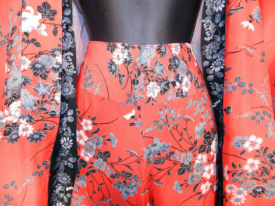 Vintage Japanese Silk Screen Flower Print Pajamas Kimono Robe Pants Lounge Set
There are matching fabric long loose fitting pants, with an elastic back, wide front waistband. The pants measure 40 inches long, with a 27 inch inseam, 42 inch hips and 28 to 34 inch waist. It is in good condition, with only some small faint age spot stains on the inside lining. This is truly a wonderful piece of Japanese wearable textile art! 