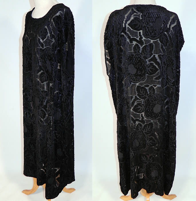 Vintage Art Deco Black Floral Burnout Voided Velvet Silk Drop Waist Flapper Dress
This fabulous flapper dress is loose fitting with a drop waist, straight shift style, short cap sleeves, slight gathering along the hips and is sheer, totally unlined.