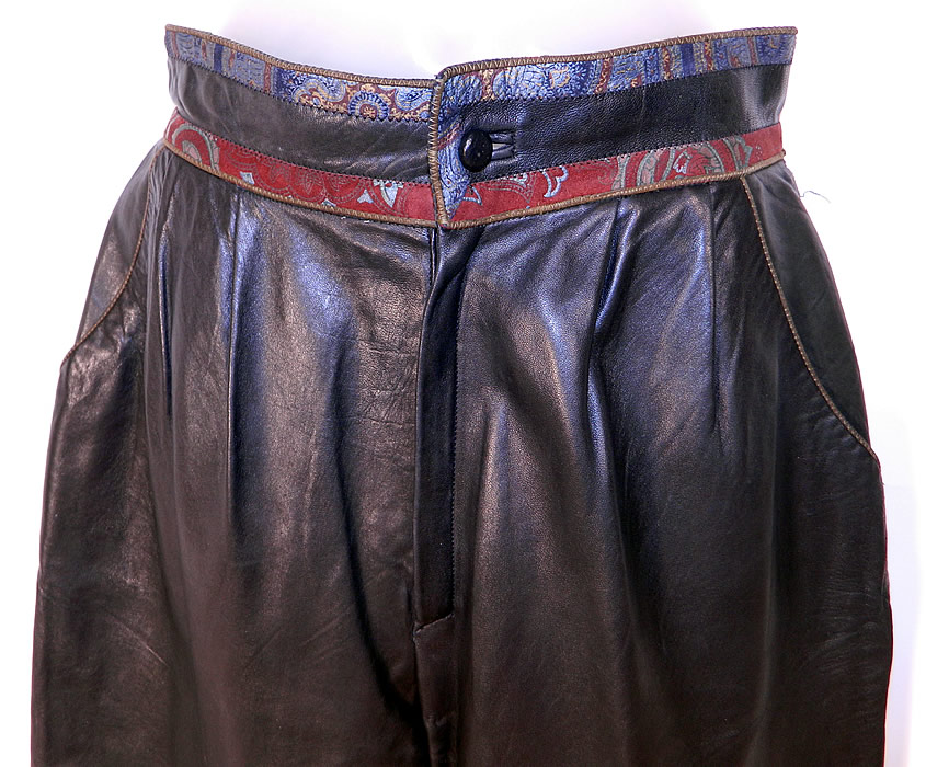 Vintage Roberto Cavalli Designer Paisley Trim Black Leather Pants Italy
This luxurious leather designer pants have side pockets, side leg accent trim stitching, slightly pleated front top, tapered narrow leg pant cuff and a button, zipper front closure. 