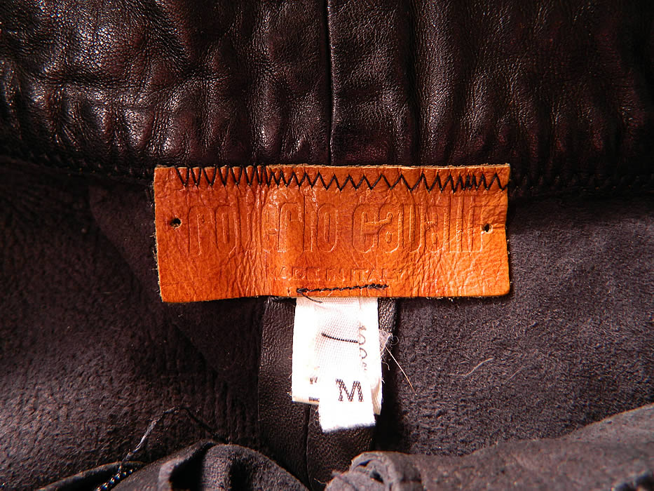 Vintage Roberto Cavalli Designer Paisley Trim Black Leather Pants Italy
There is a "Roberto Cavalli Made in Italy" designer label and size Medium tag sewn inside. It is in good condition. This is truly a wonderful piece of wearable art!