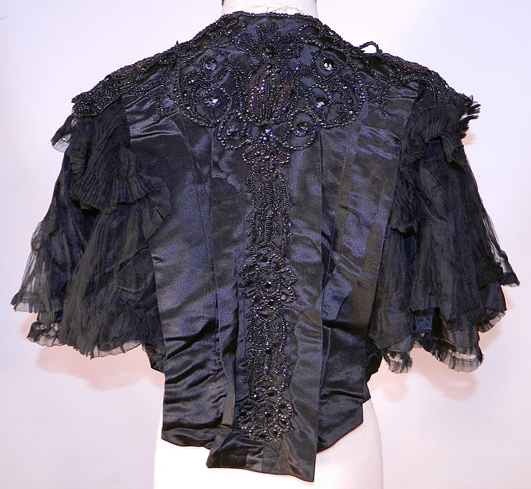 Victorian Black Silk Jet Beaded Mourning Mantle Dolman Cloak Cape Capelet
This is truly a wonderful piece of antique Victoriana mourning wearable art!