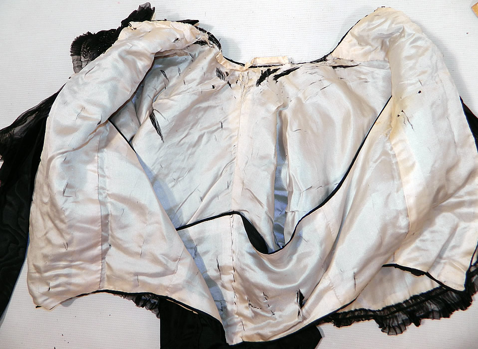 Victorian Black Silk Jet Beaded Mourning Mantle Dolman Cloak Cape Capelet
It is in good as-is condition, with a few brown rust stains under the beadwork in areas and the silk lining inside has several frayed splits (see close-ups). 