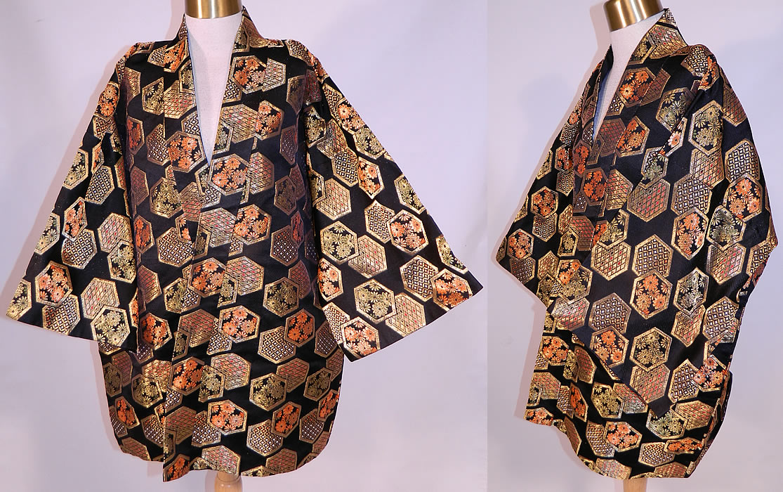 Vintage Japanese Kimono Obi Black Silk Gold Lam&eacute; Lame Reversible Jacket
This vintage Japanese kimono obi black silk gold lam&eacute; reversible jacket dates from the 1960s.