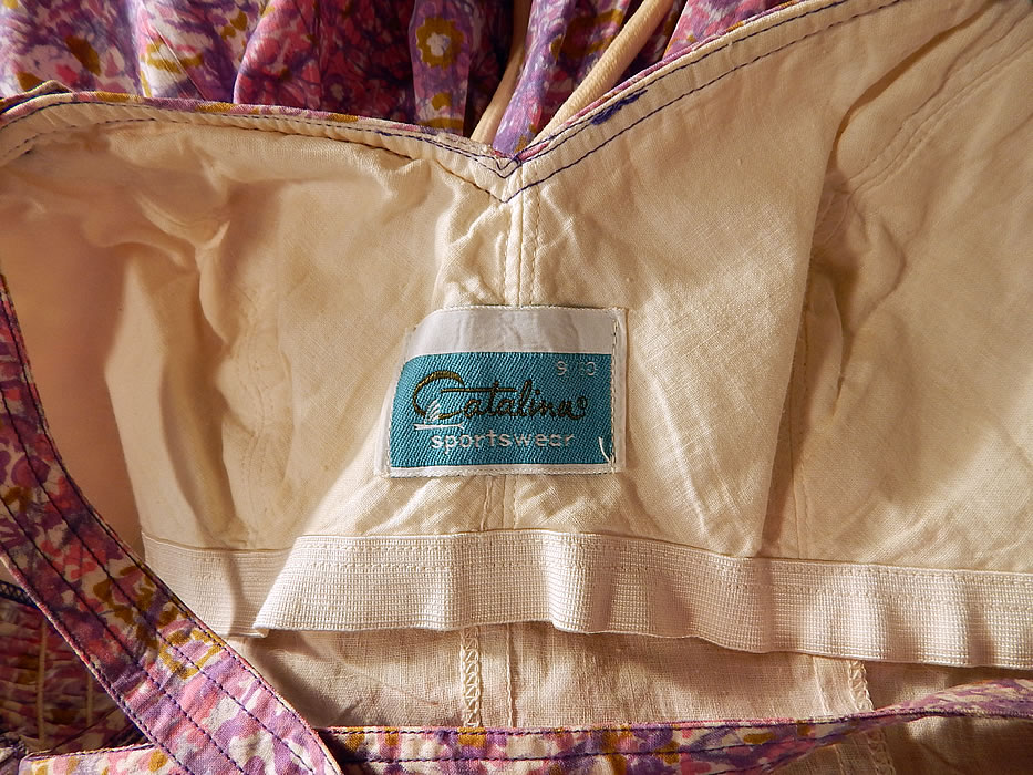 Vintage Catalina Sportswear Pink Cotton Novelty Print Belted Circle Skirt Dress
The dress measures 44 inches long, with a 24 inch waist and 34 inch bust. It is in good condition, with only some slight faint yellowing discoloration on the white rope belt. This is truly a wonderful piece of vintage textile art!