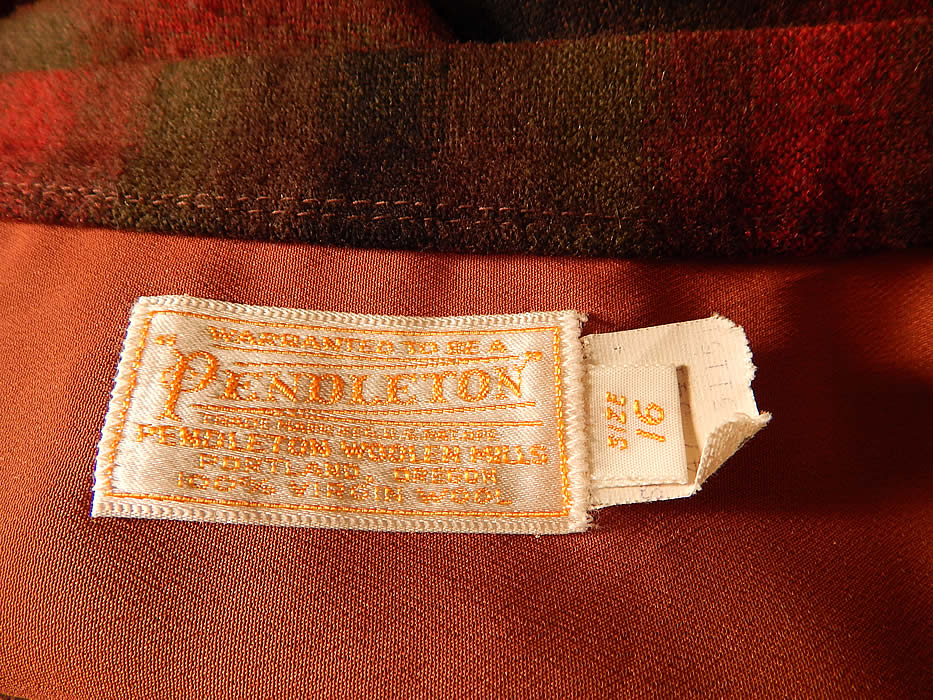Vintage Womens Pendleton Plaid Tartan Virgin Wool Suit Jacket & Skirt
There is a "Pendleton Woolen Mills Portland, Oregon" label size 16 tag sewn inside. It is in good condition, with no holes or repairs. This is truly a wonderful piece of wearable art! 