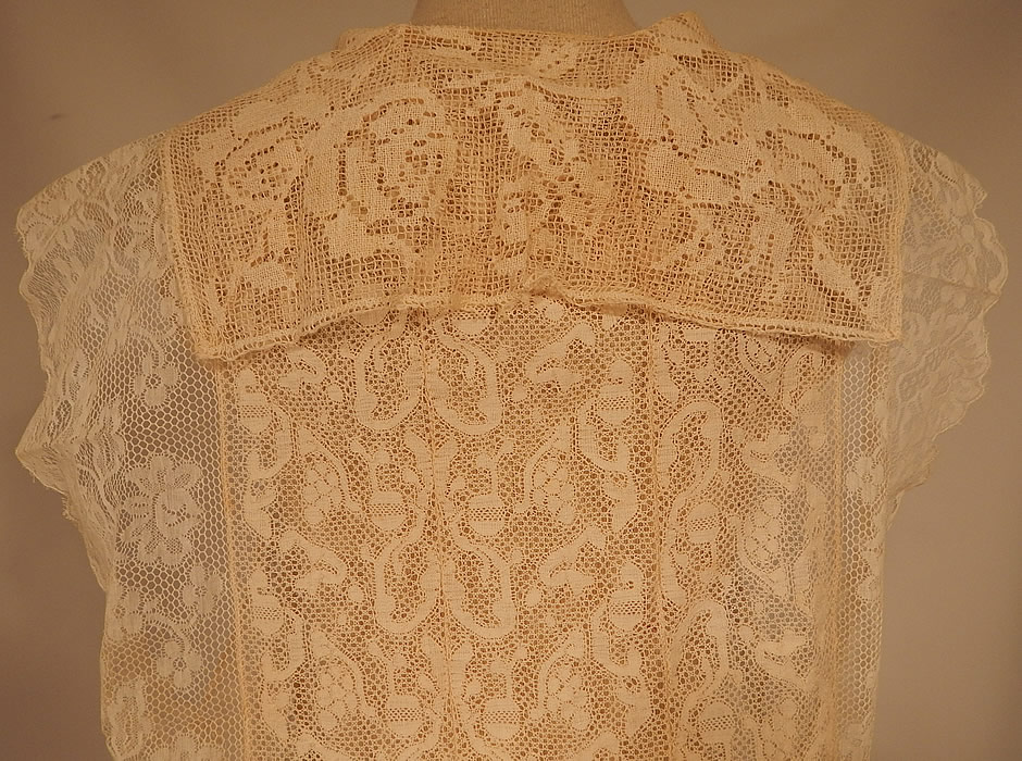 Vintage White Filet Lace Crochet Trim Black Silk Pleated Skirt Drop Waist Dress
It is in excellent condition. This is truly a exquisite unique piece of wearable lace art!