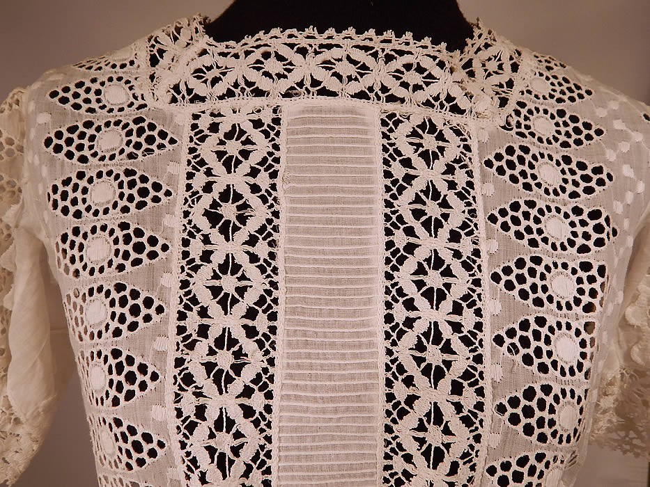 Victorian White Cotton Broderie Anglaise Eyelet Embroidery Cutwork Lace Girls Dress
This girls pretty party dress has a short mid length skirt, with short sleeves, a fitted waistband, ribbon tie sash back bow, button closure on the back and is sheer, unlined. 