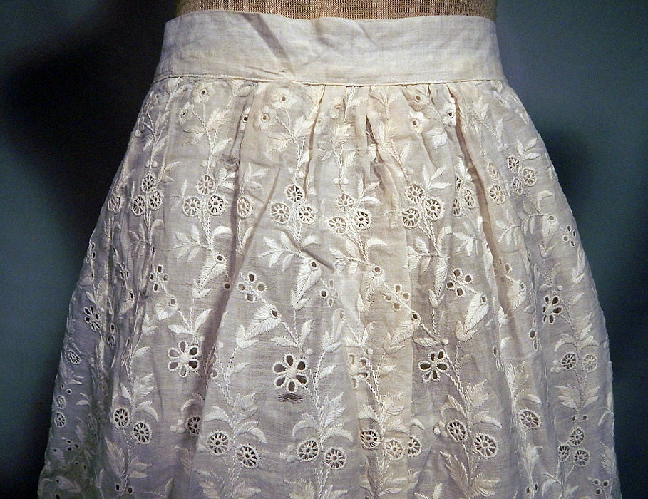 Edwardian White Cotton Broderie Anglaise Eyelet Embroidery Cutwork Lace Skirt
It is in good condition, with only a tiny frayed hole on the back (see close-up). This is truly a wonderful piece of antique whitework wearable art!