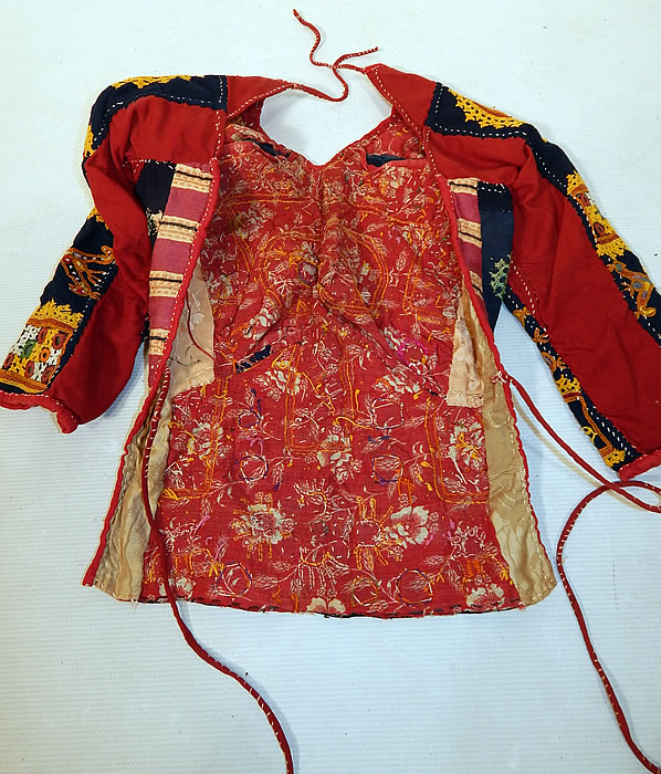 Vintage Antique Indian Gujarati Kutch Work Embroidered Mirror Choli Boho Blouse Top
It is in excellent condition. This is truly a wonderful piece of Indian Pakistani folk culture colorful boho wearable art!