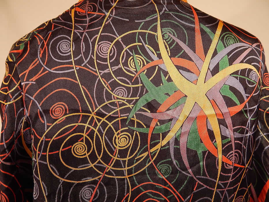 Vintage Art Deco Colorful Rainbow Spiral Stars Silk Flapper Kimono Robe Coat
The robe measures 44 inches long, with 44 inch hips, a 44 inch waist, 44 inch bust and 22 inch long sleeves. It is in excellent condition. This is truly a wonderful piece of Art Deco wearable art!