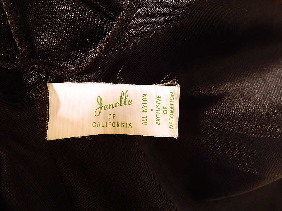 Vintage Jenelle of California Black Marabou Feather Robe Peignoir Negligee Nightgown
There is a "Jenelle of California" label size Medium tag sewn inside. 