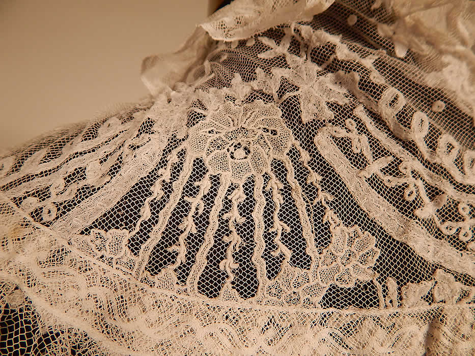 Victorian White Needlepoint Applique Lace Fichu Kerchief Scarf Shawl Collar Cape Pelerine
It is in good as-is condition, with only a few tiny pin holes (see close-up). This is truly a wonderful piece of wearable lace art!