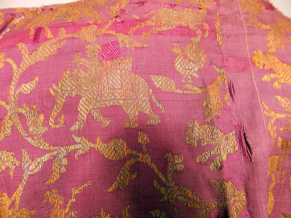 Vintage 19th Century Indian Purple Silk Sari Gold Lam&eacute; Lame Choli Crop Top Blouse
It is in as-is fair condition, with a replaced cuff, button closures and a few small frayed splits on the back (see close-up).