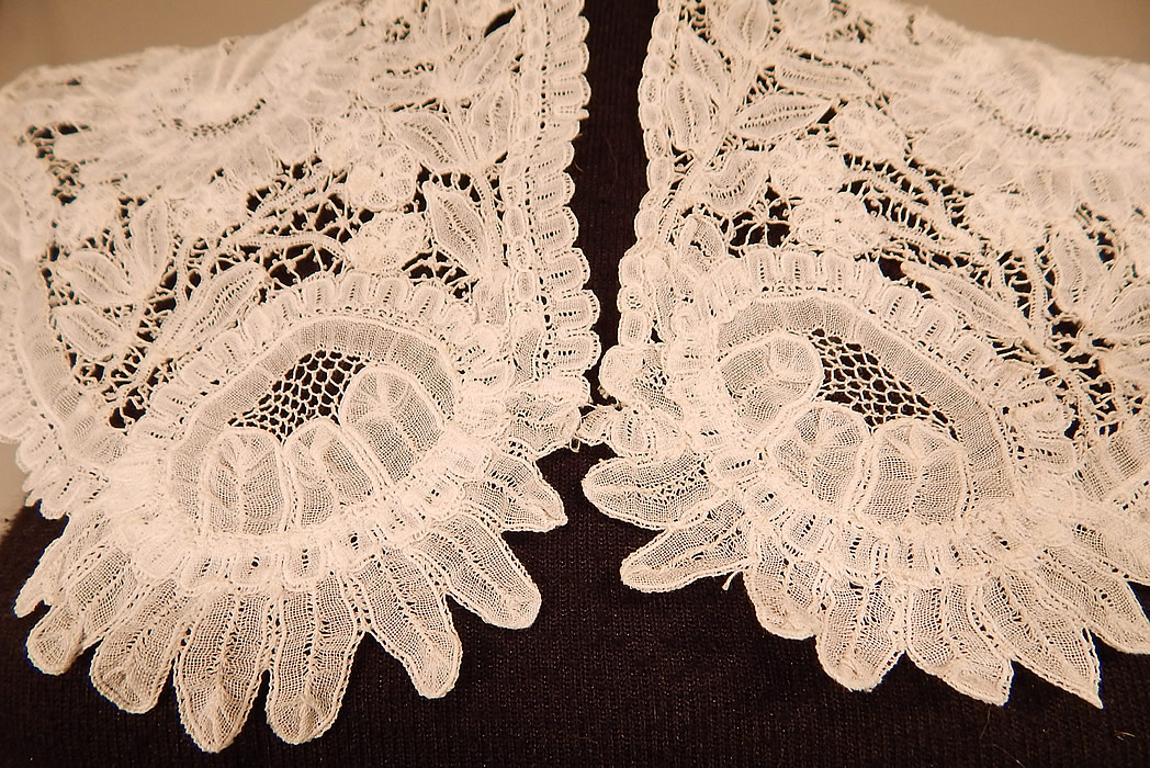 Victorian Antique Hand Made White Duchesse Bobbin Lace Shawl Collar
It is in excellent condition. This is truly a wonderful piece of wearable hand made lace art!