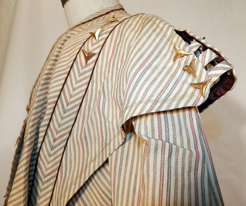 Victorian Brown & White Chevron Striped Wool Walking Suit Jacket Skirt
This stunning striped two piece walking suit includes a short bolero bodice jacket top, with an epaulette style shoulder piece strap, collar overlay, 3/4 length full puffy sleeves, scalloped eyelet lace cuffs, brown piping trim, hook closures down the front and remnants of the silk lining which has been removed. 