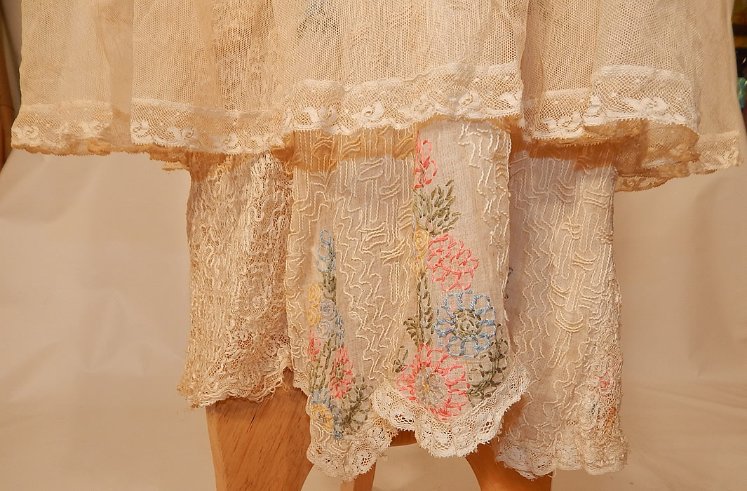 Edwardian Embroidered Pastel Flowers Cream Net Batiste Lace Dress Gown
It is in good condition, but has not been cleaned with a few small faint age spot stains and has a few small holes on the lining inside and net overskirt. This is truly a wonderful piece of antique textile wearable art! 